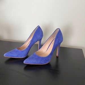 vince camuto pointed toe heels size 6.5 blue